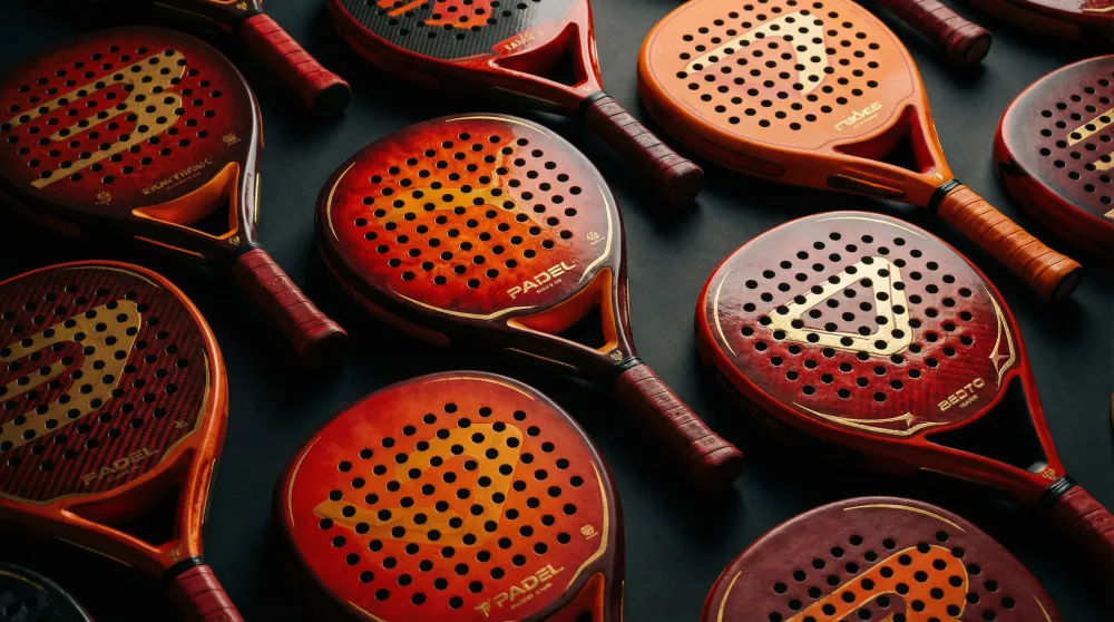 Sélection de raquettes de padel de différentes formes