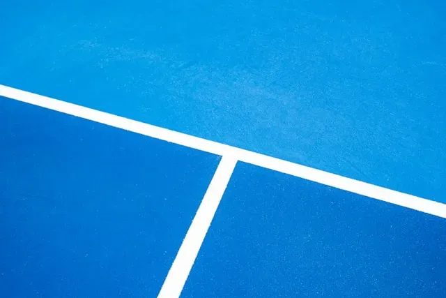 Vue aérienne d’un terrain de padel avec dimensions